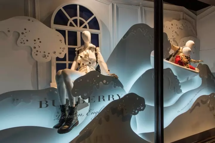 Mannequins de vitrine de boutique : 4 raisons pour lesquelles vous devriez en acheter pour votre magasin
