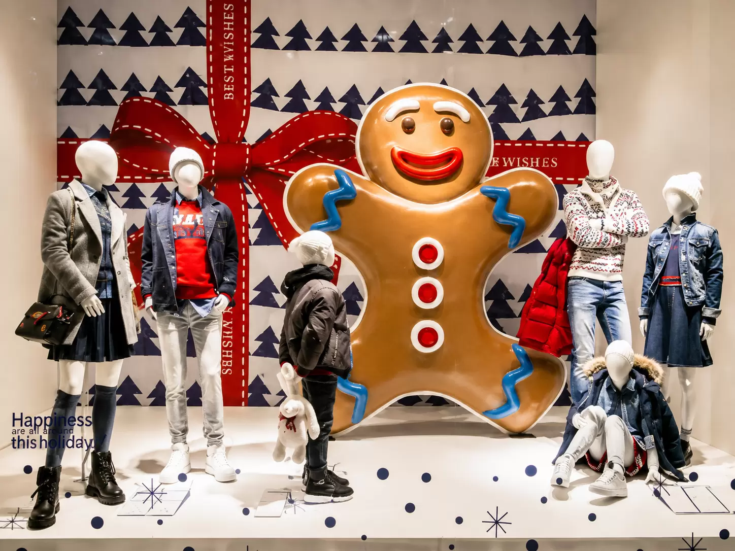 Types de vitrines et comment choisir des mannequins pour le magasin de vêtements